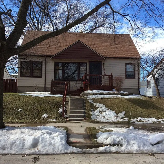 4 bed, 1600 sqft, $2,400 — Photo 1