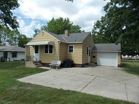 3rd image of 818 Nokomis St
