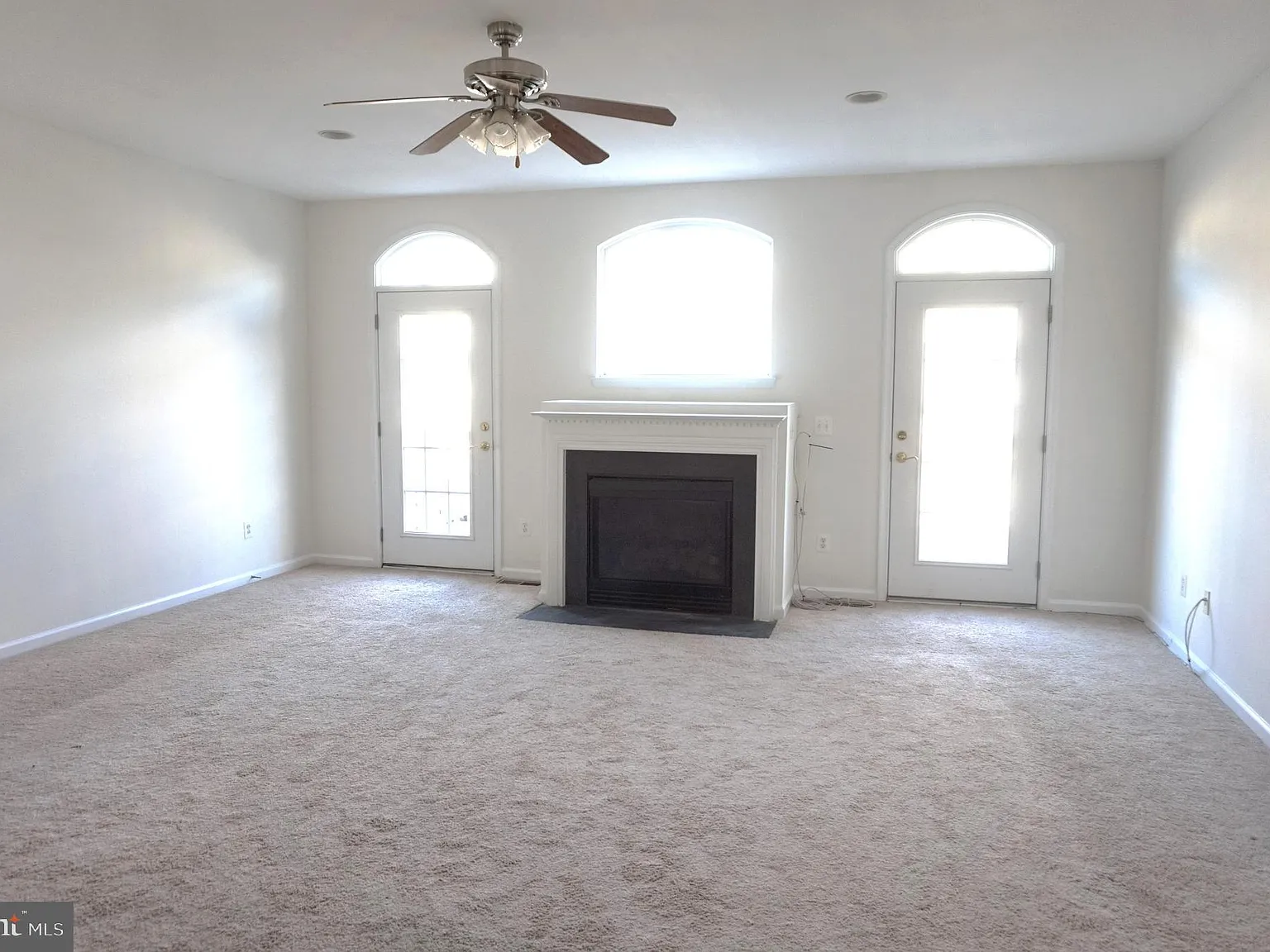 3 bed, 4.0 bath, 1966 sqft, $3,050 — Photo 1