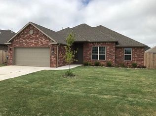 2306 SW Tupelo Ave, Bentonville, AR 72712