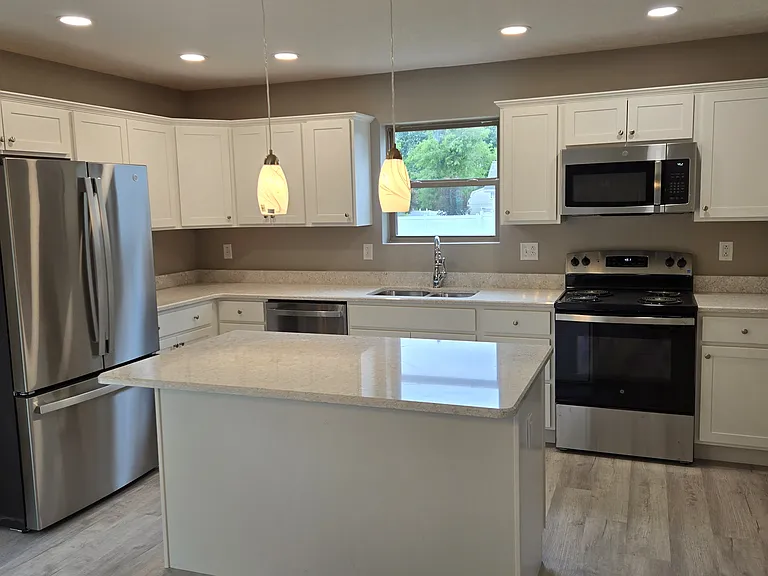 3465 N Pointe Ave — Photo 2