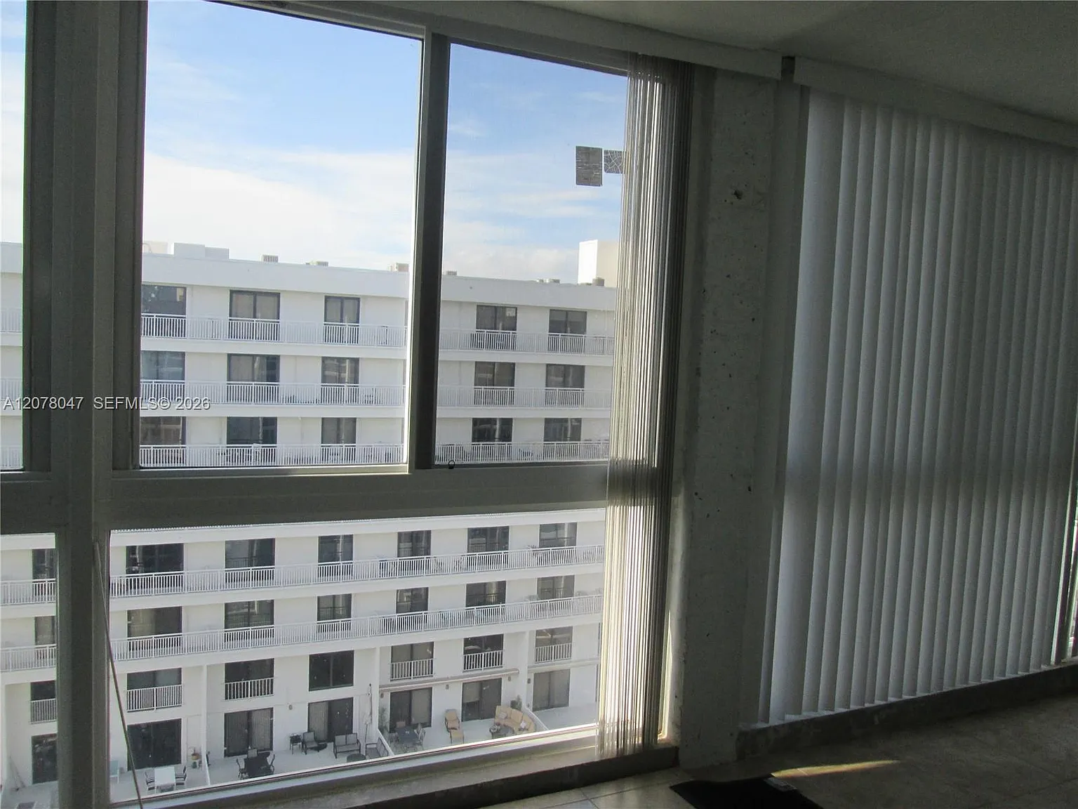 Royal Mariner Condo — Photo 1