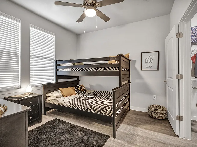 Seven07 Lofts — Photo 19