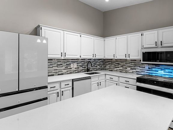 3rd image of 9712 Cimarron Cir