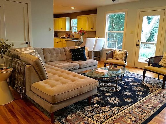 Open concept dining/living/kitchen