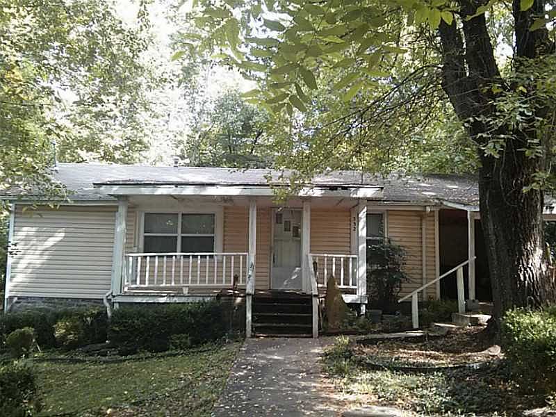1st image of 332 E Meadow St