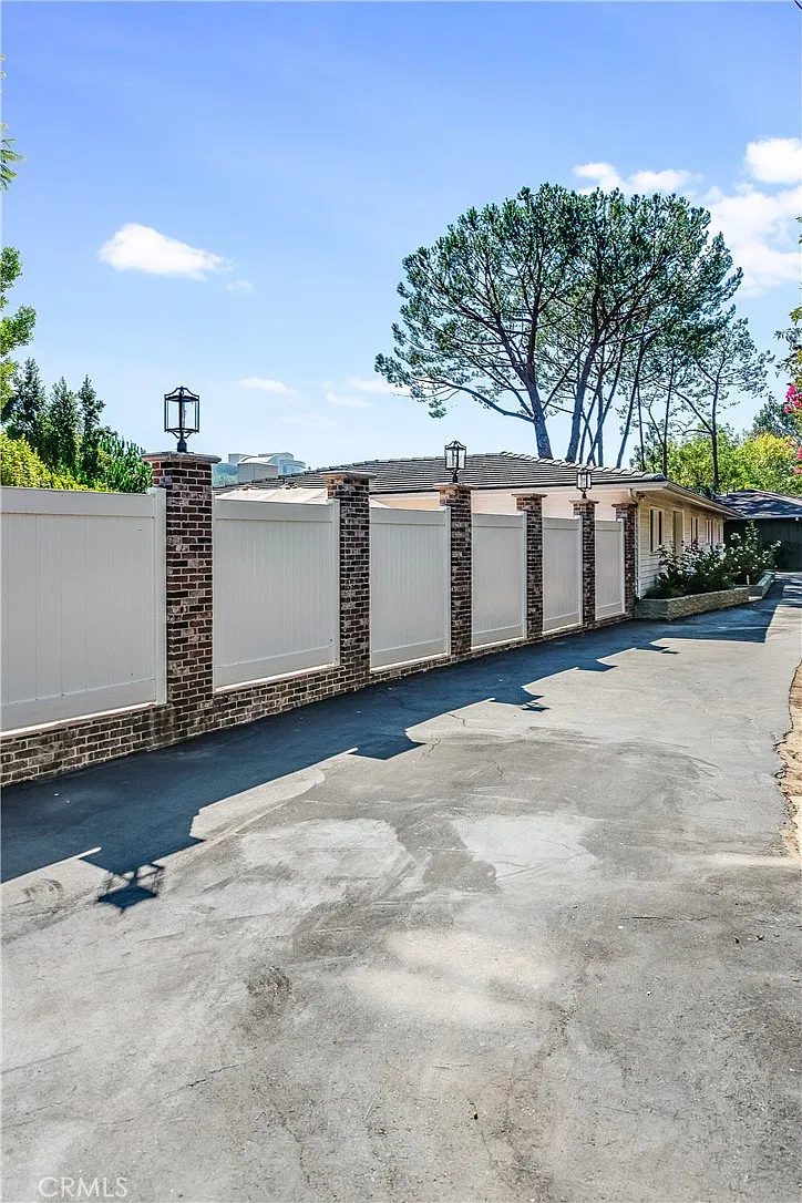 4 bed, 2113 sqft, $15,000 — Photo 3