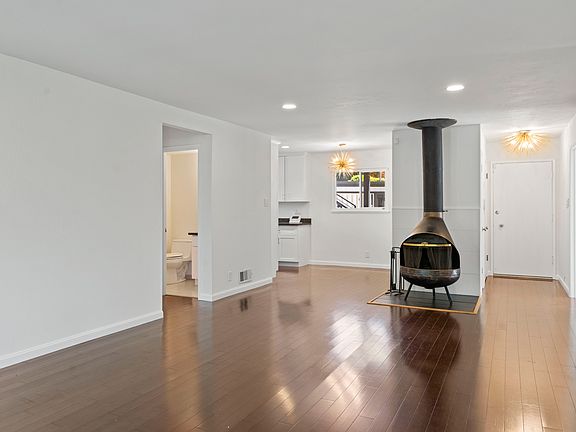 5th image of 158 Buchanan Ct #158