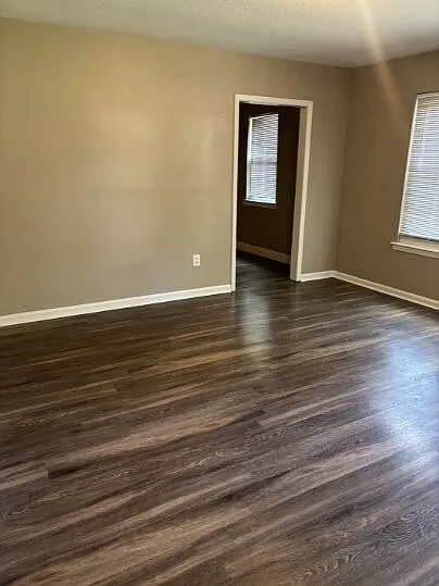 3 bed, 1.0 bath, 1249 sqft, $1,100 — Photo 2