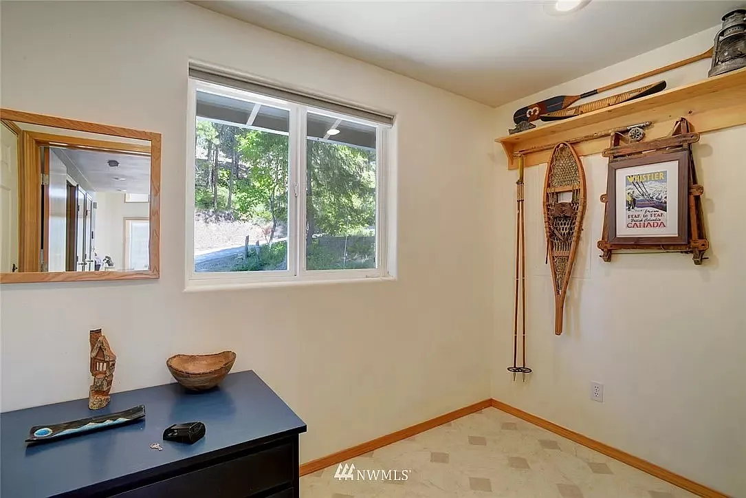 3 bed, 2300 sqft, $2,750 — Photo 2