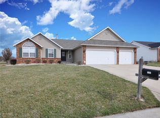 112 Fairway Dr, Maryville, IL