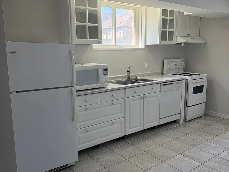 135 Monarch St #BASEMENT — Photo 4