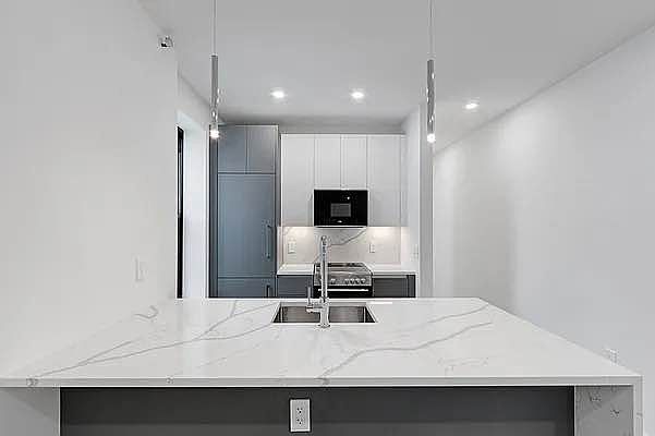 1st image of 15 Wyckoff St APT 11