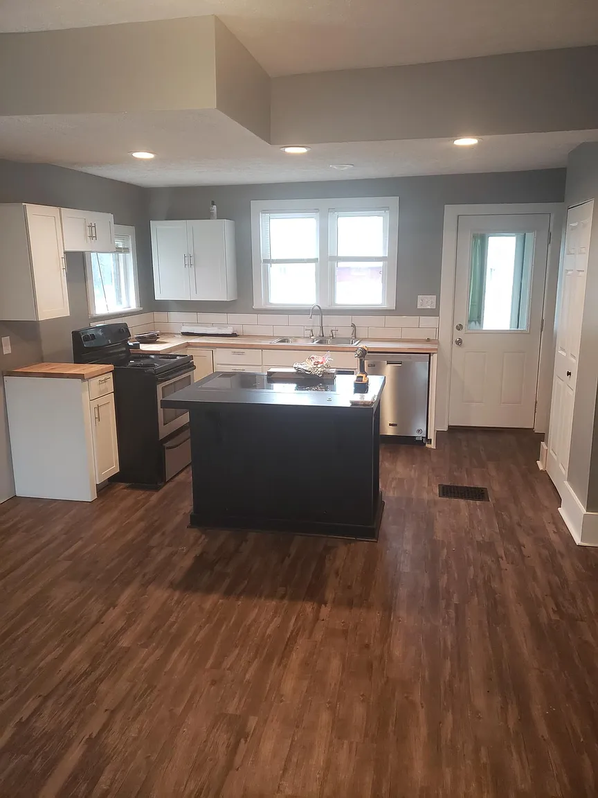 134 Plain St photo 1