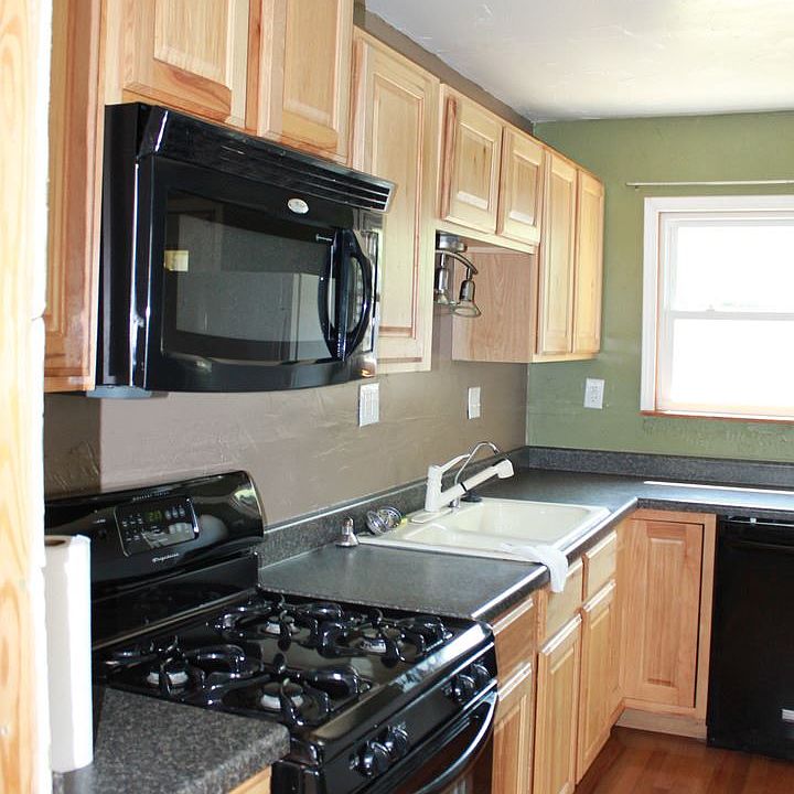 2nd image of 910 E Rose Dr