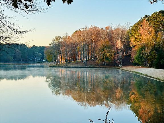 3rd image of 575 Cross Creek Rd