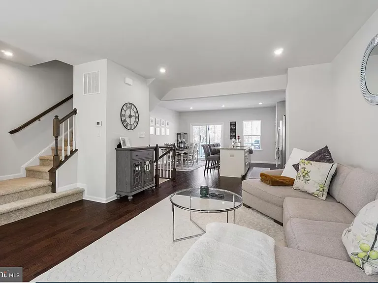 1305 Kohana Dr — Photo 2