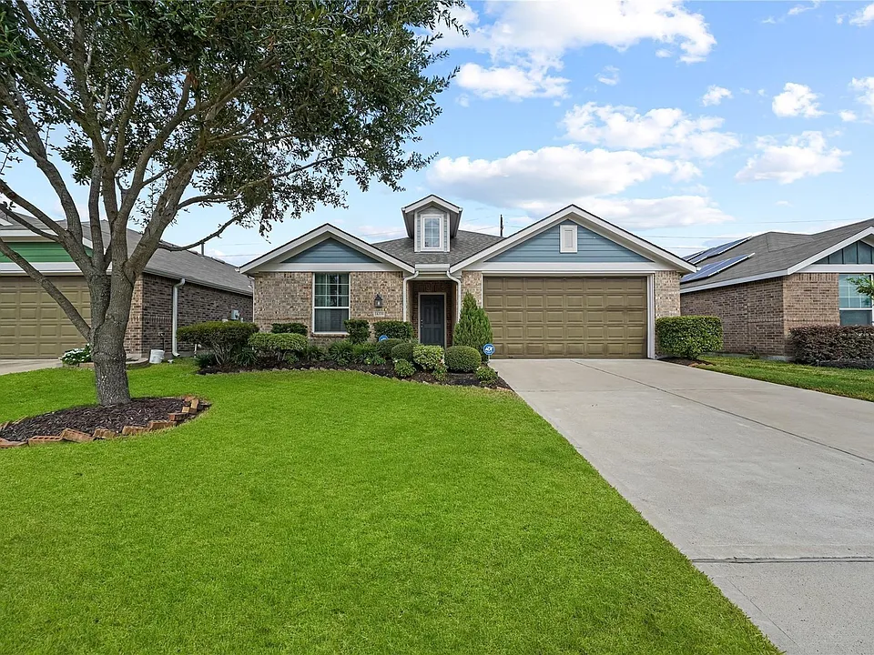 16330 Hillside Garden Ln