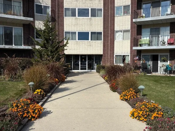 (undisclosed Address), Downers Grove, IL 60515