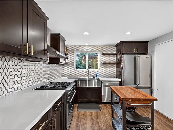 5th image of 1055 Roosevelt Rd