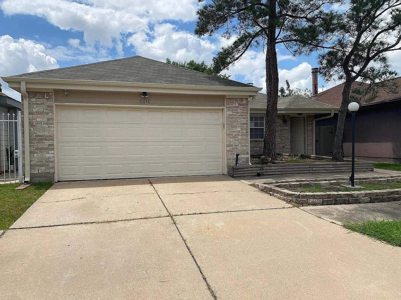 3 bed, 2.0 bath, 1837 sqft, $1,850 — Photo 1