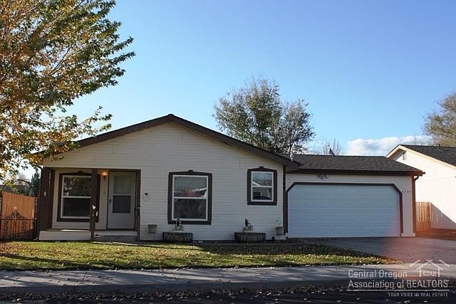 1st image of 1549 NE Deedie Ct