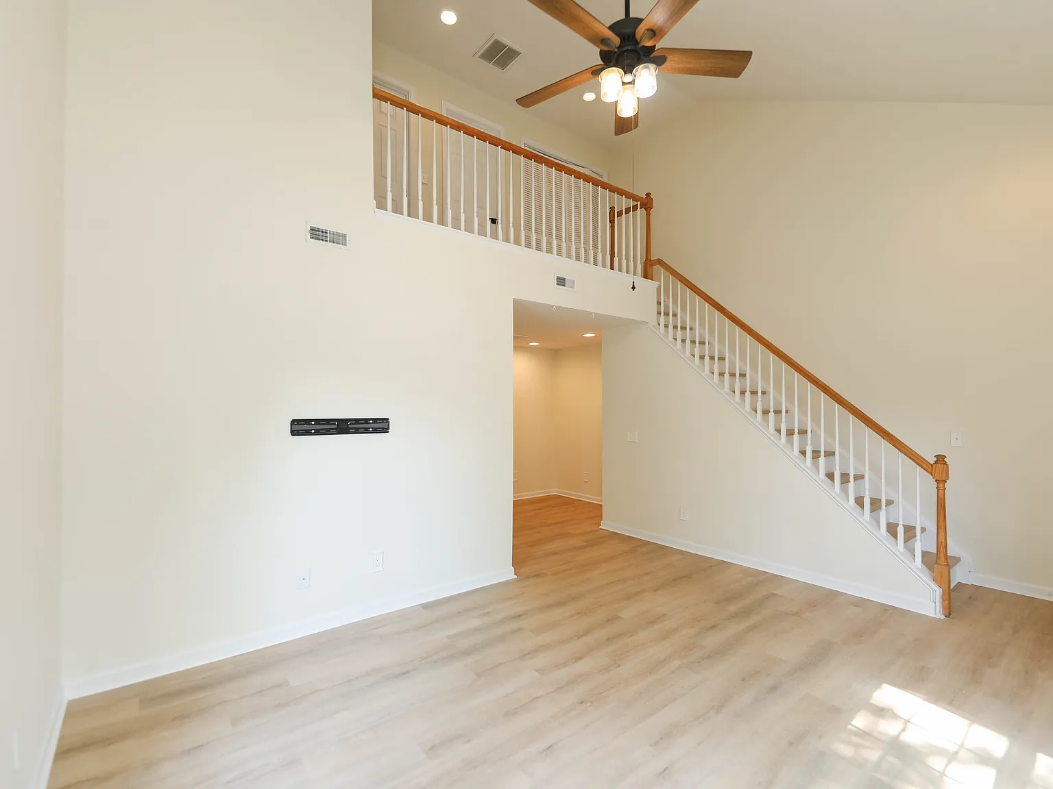 3 bed, 1080 sqft, $2,300 — Photo 3