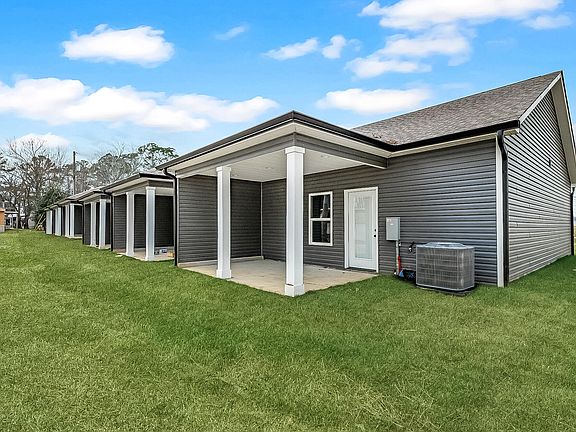 3rd image of 916 Airport Rd