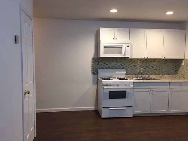 1st image of 86 Oak St