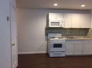 86 Oak St, Deer Park, NY 11729