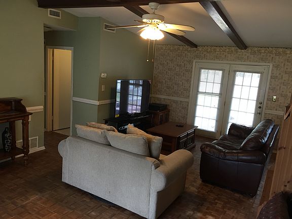 2nd image of 302 Mountain Shadow St