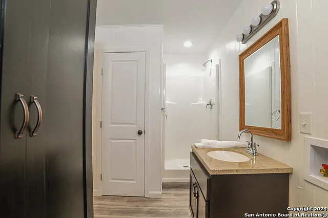 215 Greenlawn Ave #B — Photo 9