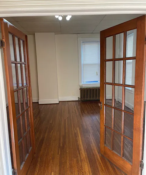 429-431 N Locust St — Photo 3