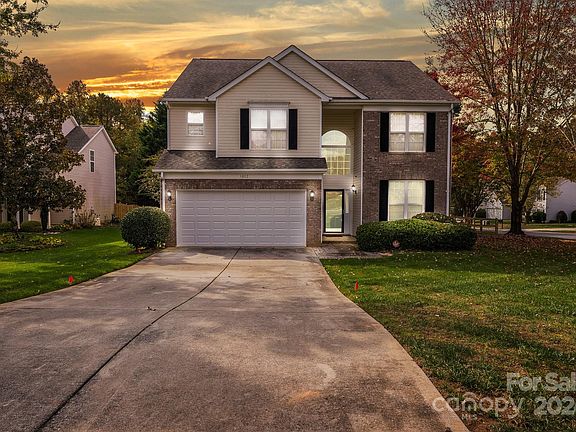 4th image of 3832 Robeson Creek Dr