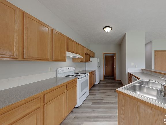 5th image of 511 N Bristol Ct #A