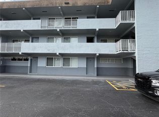 Agua Dulce Condo, Sweetwater, FL 33174