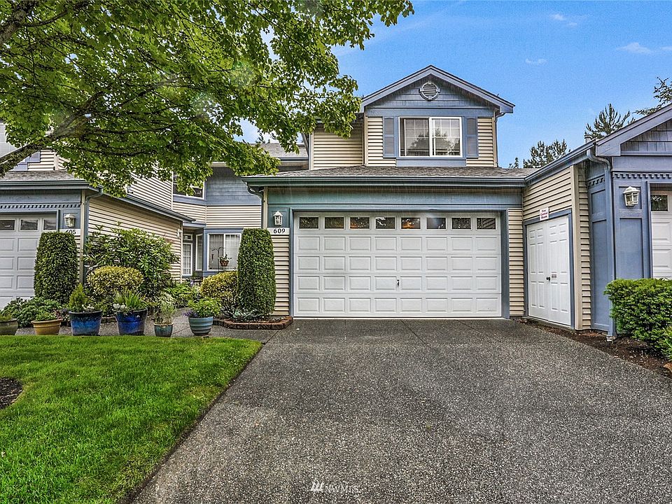 Welcome to Peachtree! 2 car garage and driveway parking. Well kept community.