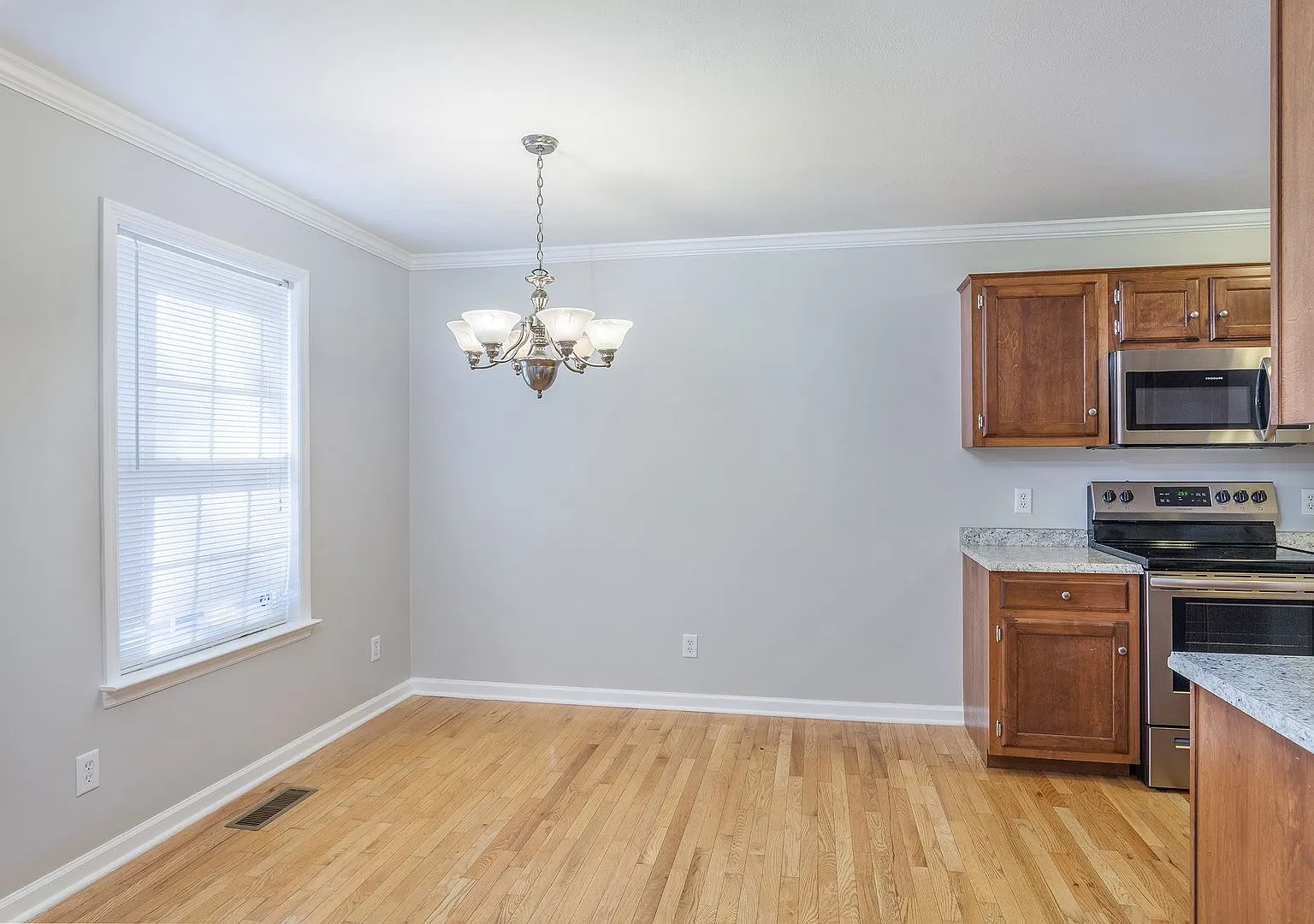 3 Bedroom Home in East Brainerd with a Fenced Backyard — Photo 4