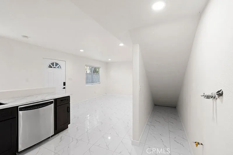 2 bed, 1200 sqft, $3,200 — Photo 4