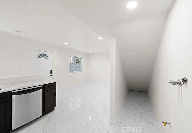 1578 S San Bernardino Pl — Photo 4
