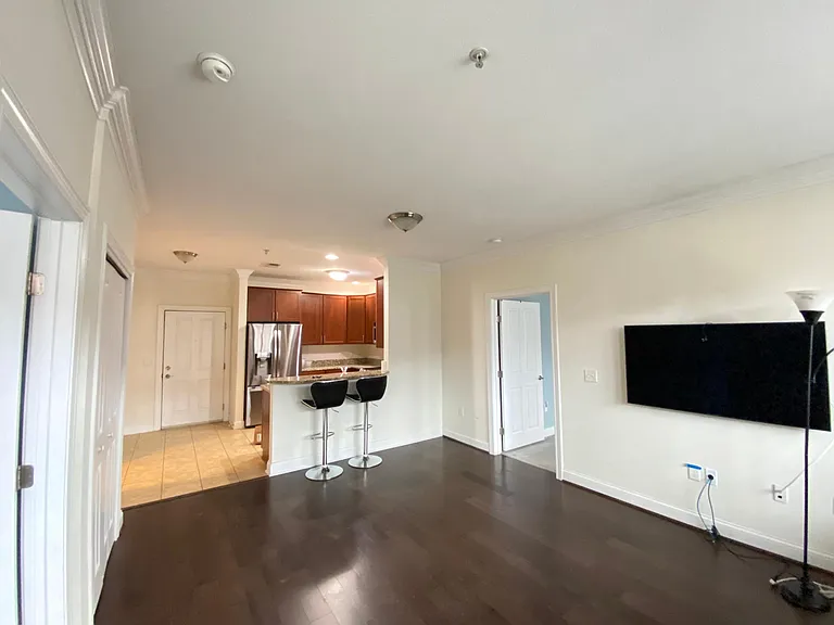 953 Ingleside Ave #116 — Photo 8