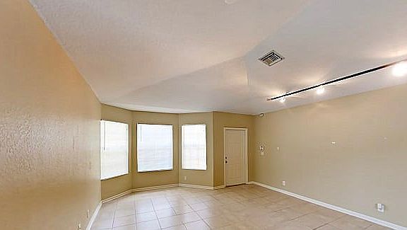 3rd image of 456 Circle Dr S