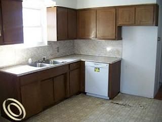 3rd image of 2075 Morris Ave