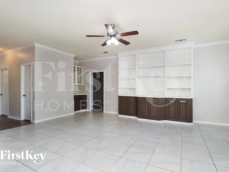 9131 Landry Blvd — Photo 3