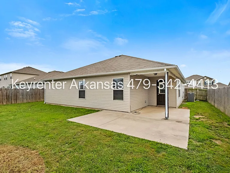 1600 Edinburgh Dr — Photo 26