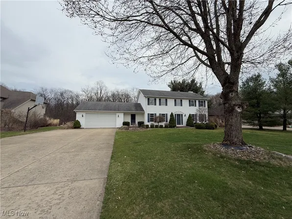 135 Forest Hill Dr, Hubbard, OH 44425