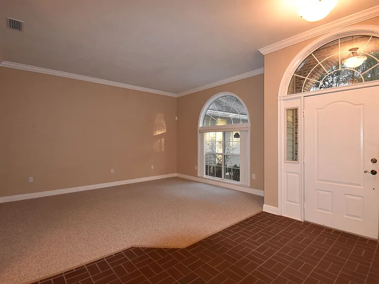 2414 SW 98th Dr — Photo 3