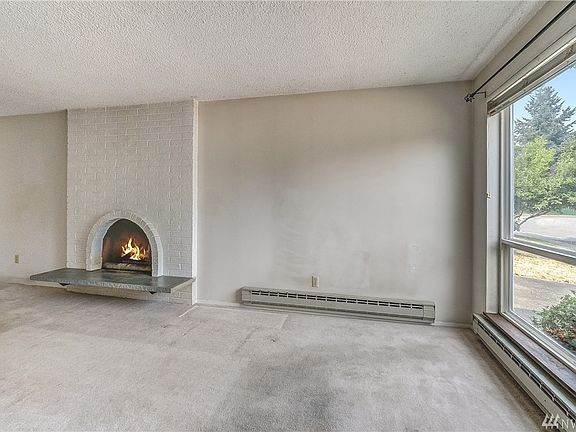 5th image of 1160 N Woodlawn St