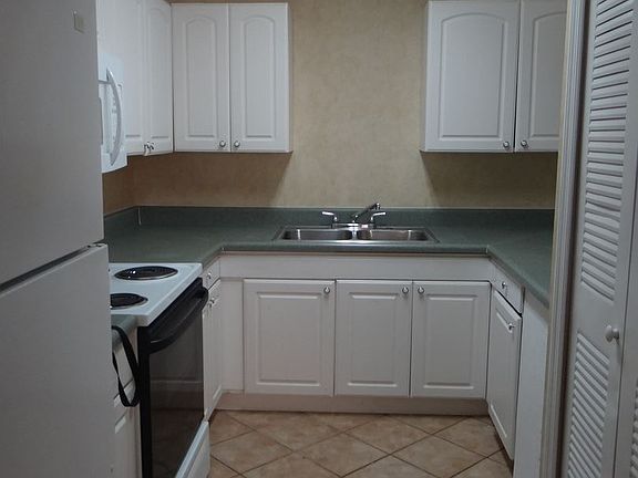 2nd image of 805 Victoria Blvd