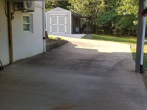Carport - Storage & Kennel